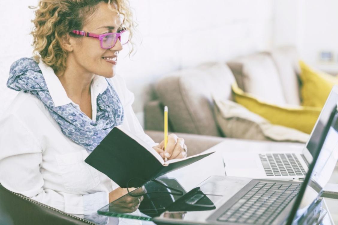 SEO analitik araçları ve veri analizi ekranı